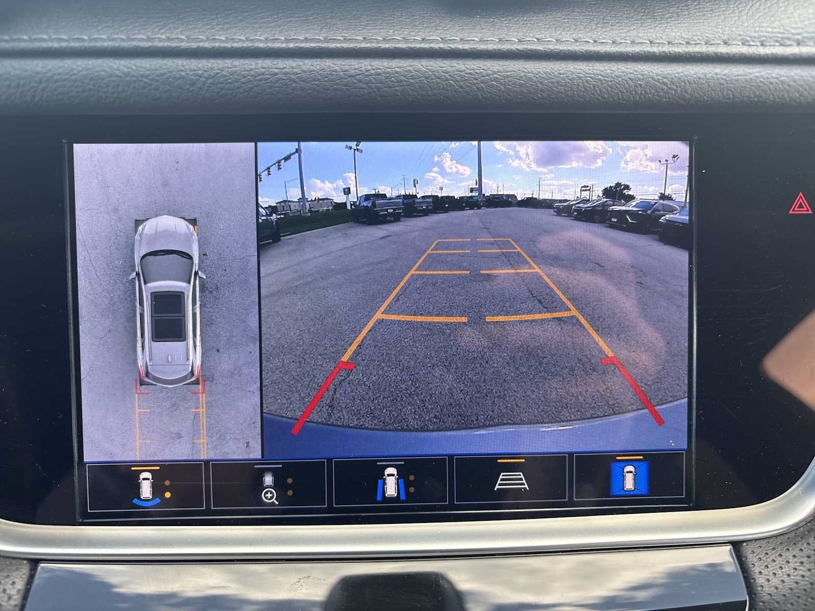 Certified 2025 Cadillac XT5 Sportv w/ Technology Package AWD/4WD image 16