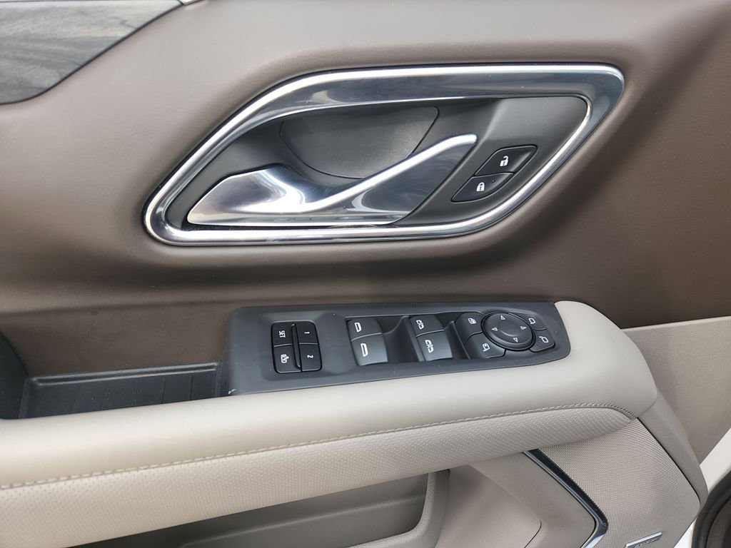 Used 2023 GMC Yukon XL SLT w/ SLT Premium Package image 32