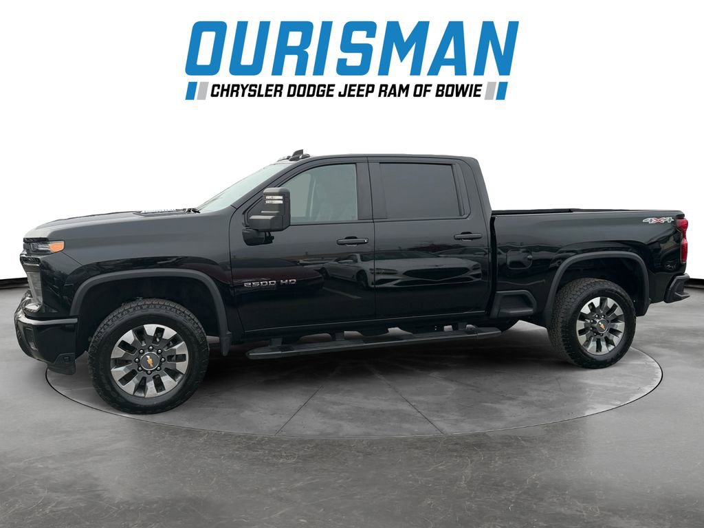 Used 2024 Chevrolet Silverado 2500 Custom w/ Custom Value Package image 3