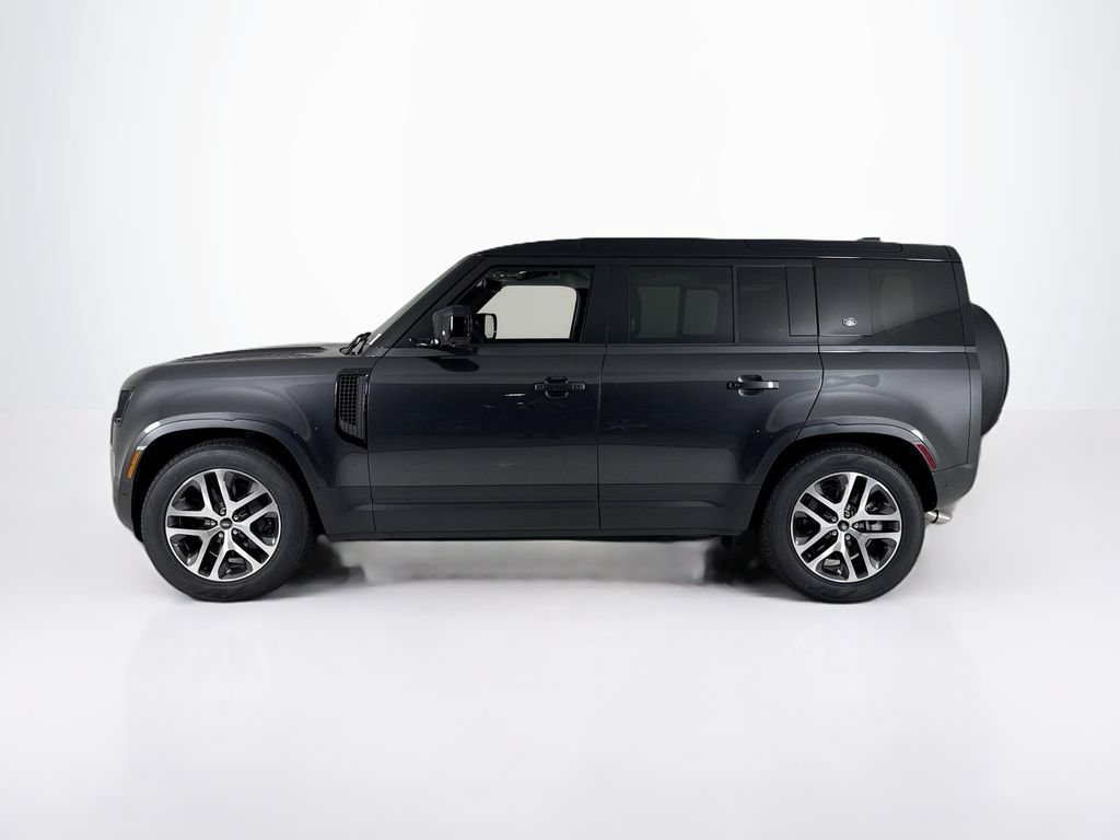 Used 2024 Land Rover Defender 110 SE AWD/4WD image 2