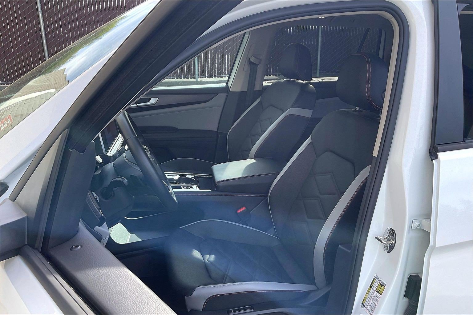 Certified 2024 Volkswagen Atlas Peak Edition SEL AWD/4WD image 24