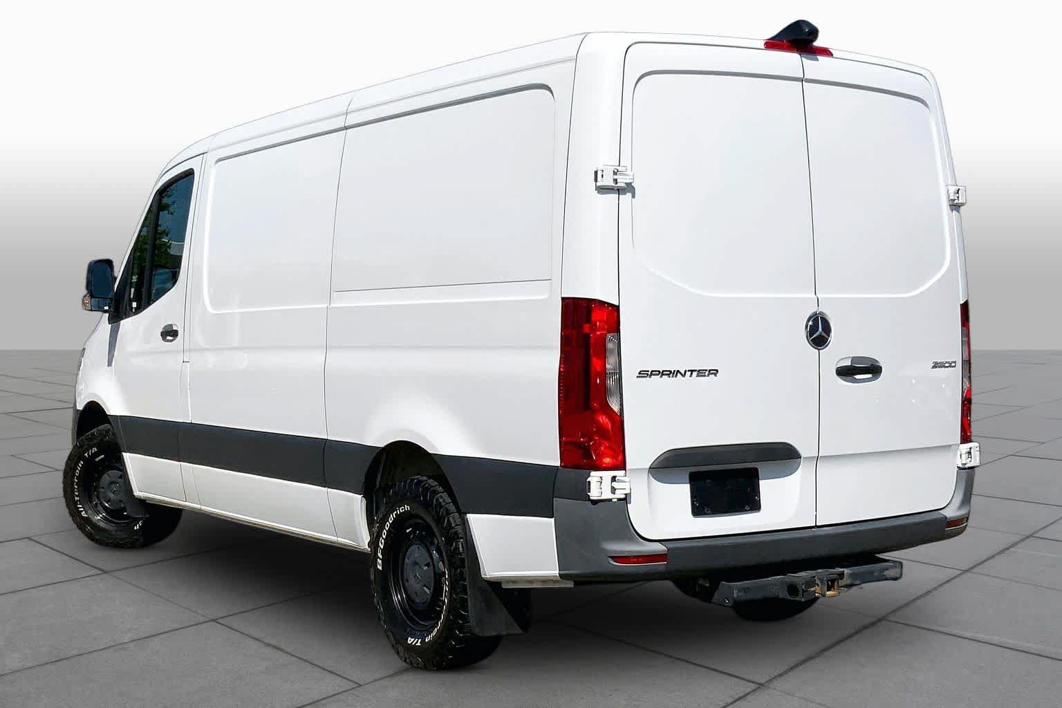 Used 2022 Mercedes-Benz Sprinter 2500 image 12