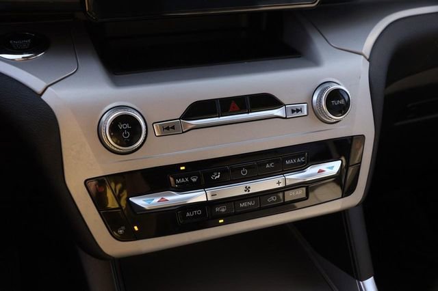 Certified 2024 Ford Explorer XLT w/ Equipment Group 202A image 20