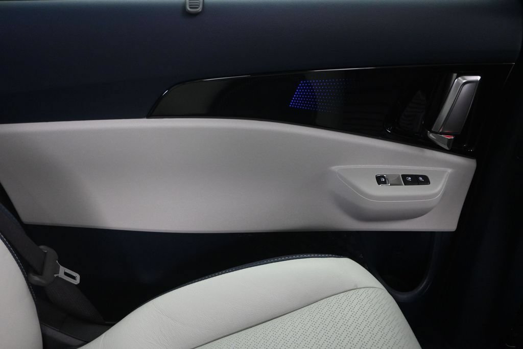 Used 2025 Kia Carnival SX Prestige FWD image 22
