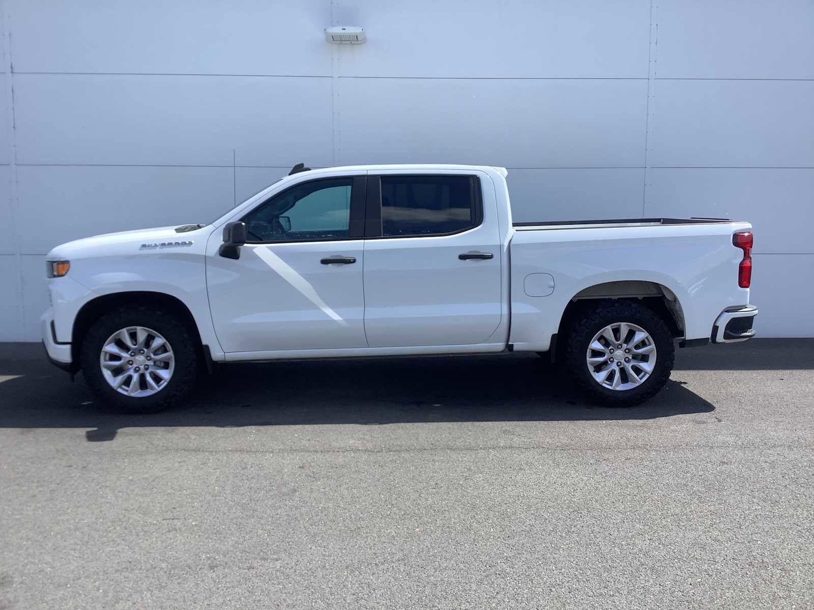 Used 2022 Chevrolet Silverado 1500 Custom image 2