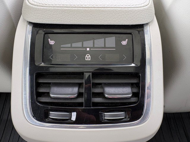 Used 2020 Volvo XC90 T6 Momentum w/ Protection Package Premier AWD/4WD image 19