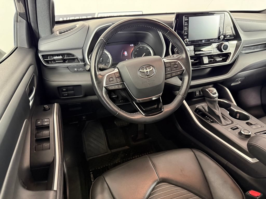 Used 2021 Toyota Highlander XSE AWD/4WD image 19
