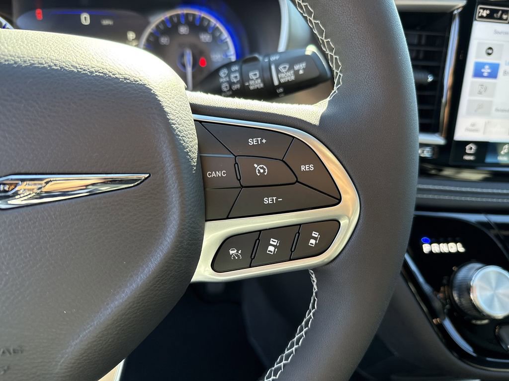 New 2026 Chrysler Pacifica Select image 28