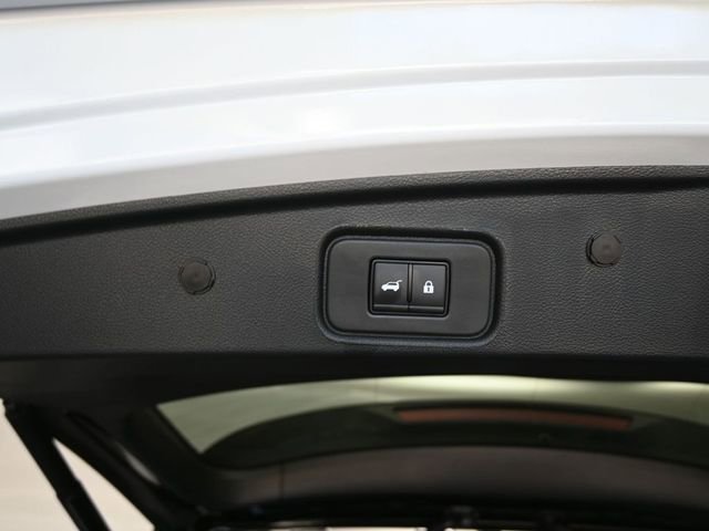 Used 2025 Nissan Pathfinder Platinum image 32