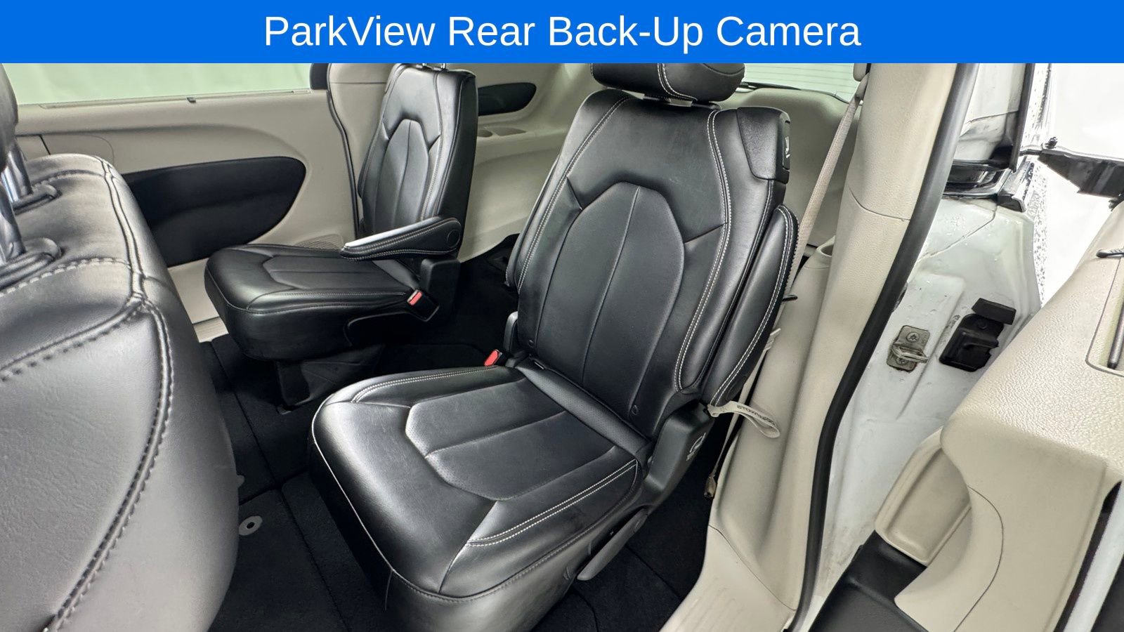 Used 2024 Chrysler Pacifica Touring-L FWD image 12