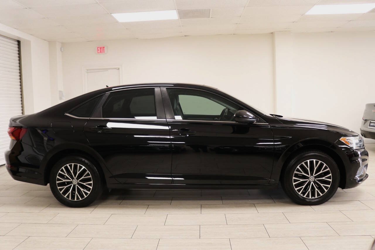 Used 2019 Volkswagen Jetta SE w/ Cold Weather Package FWD image 9