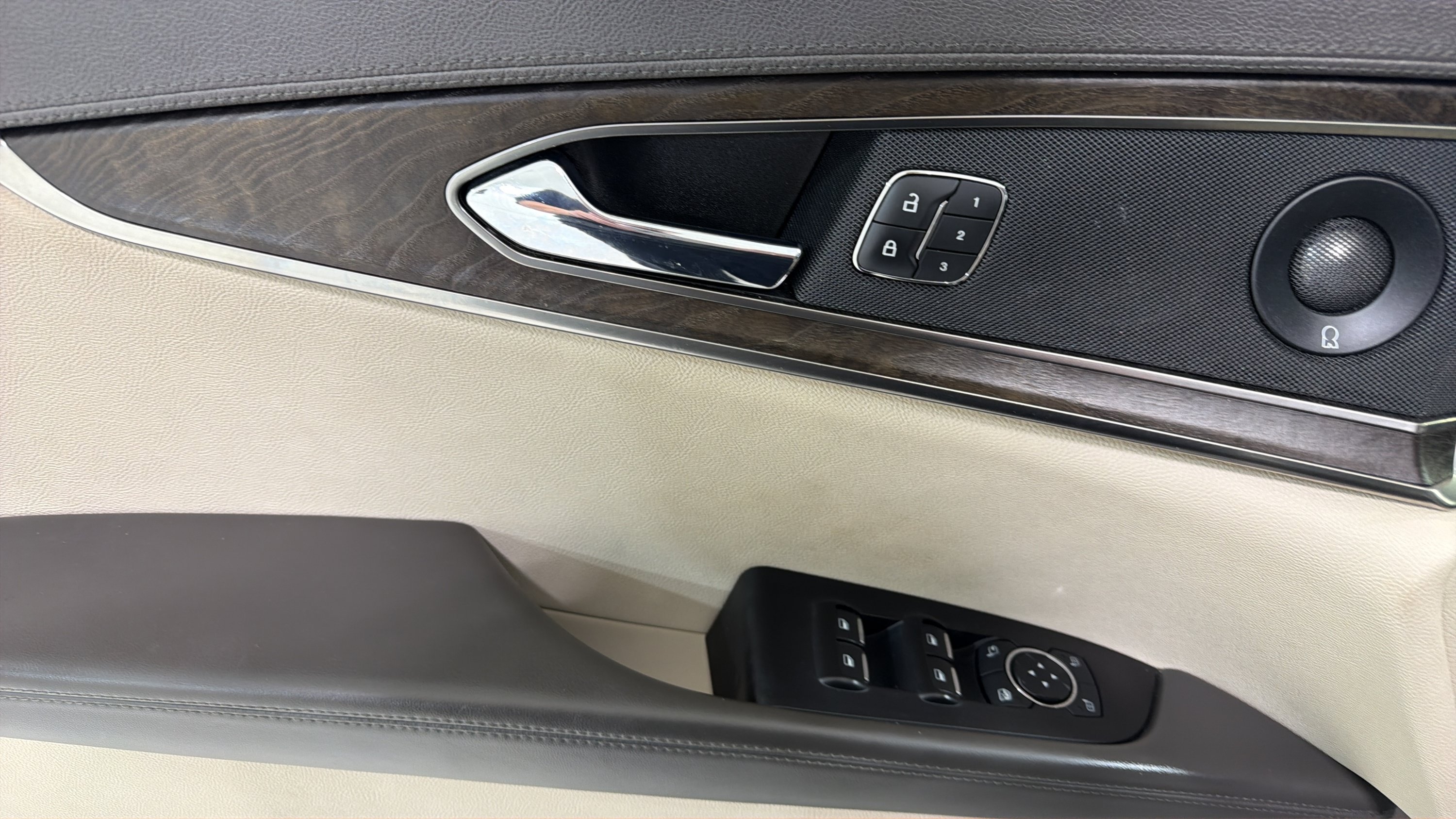 Used 2020 Lincoln Nautilus Reserve AWD/4WD image 11