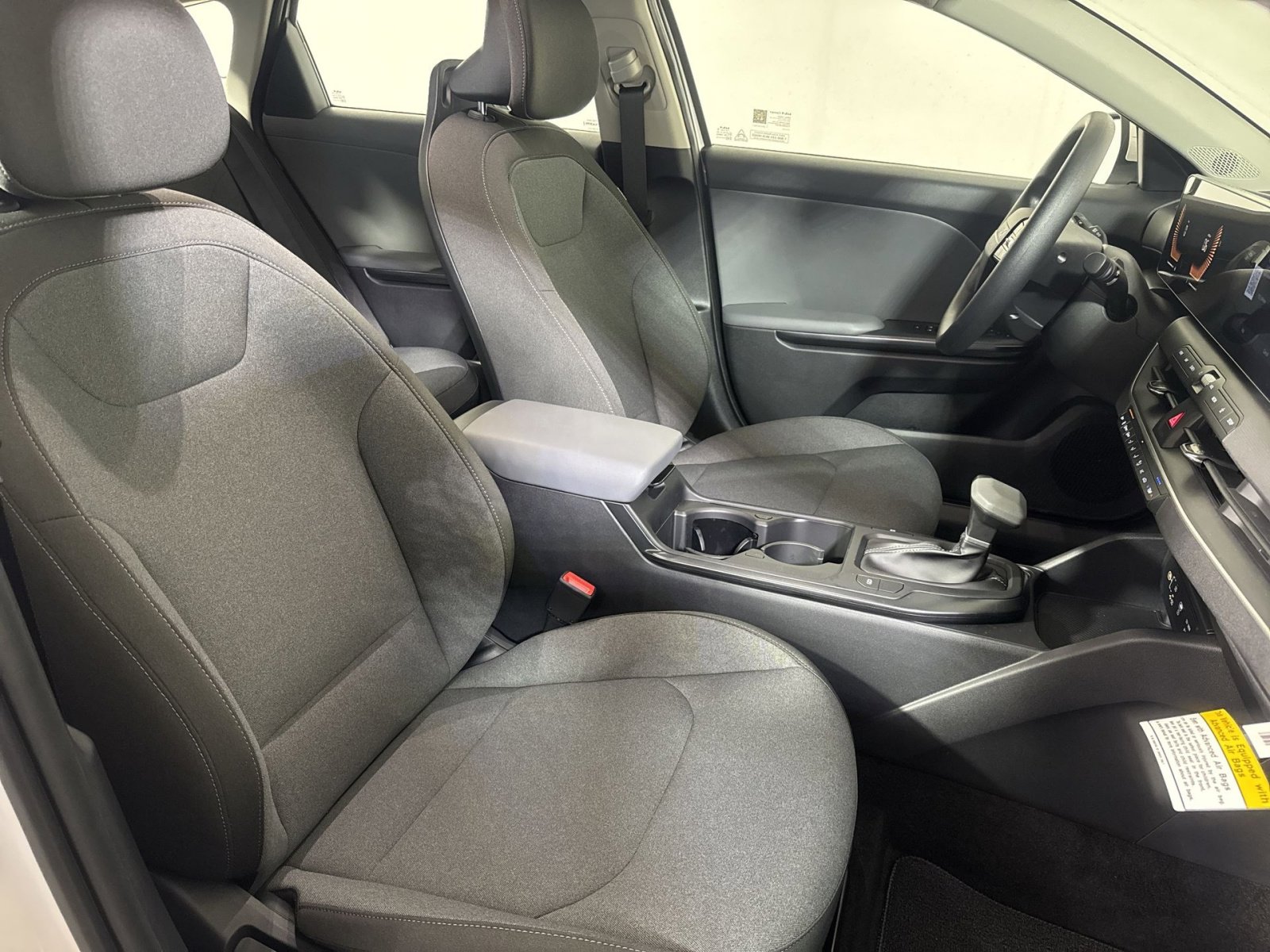 New 2025 Kia K4 LXS image 28