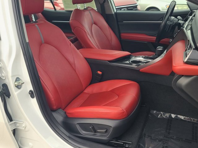 Used 2019 Toyota Camry XSE image 11