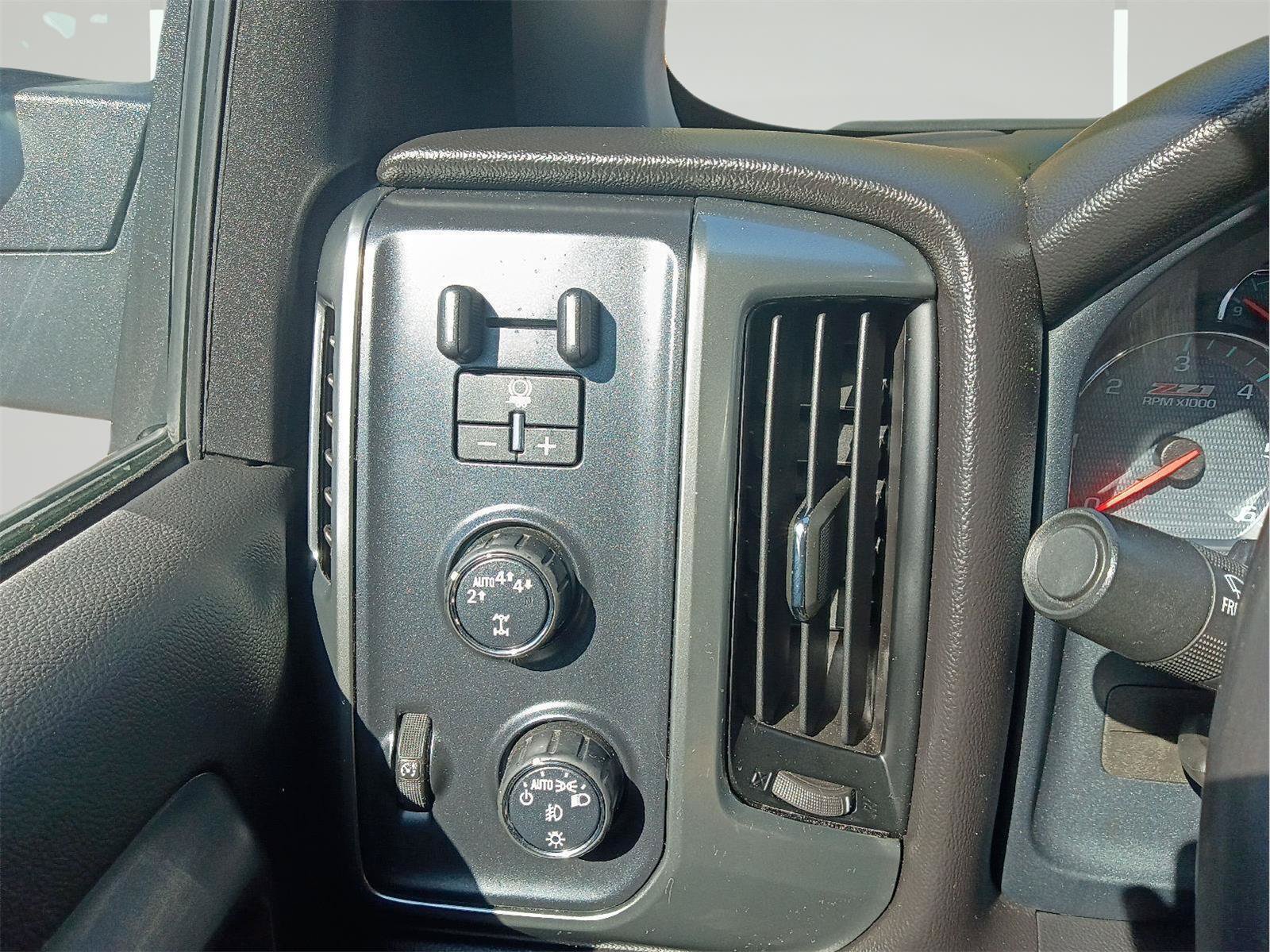 Used 2018 Chevrolet Silverado 1500 LT w/ All Star Edition AWD/4WD image 19