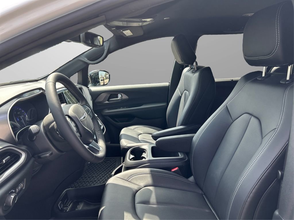 New 2025 Chrysler Voyager LX image 10