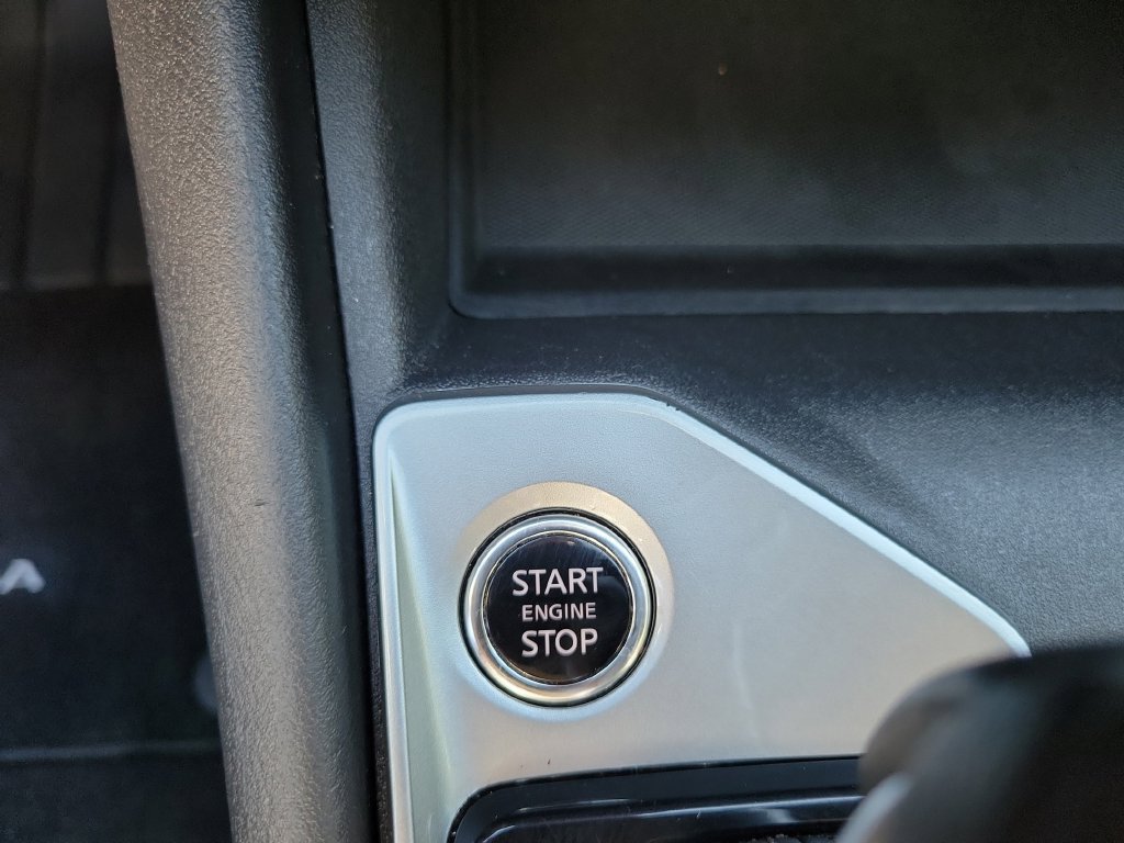 Used 2025 Nissan Altima 2.5 SV FWD image 32