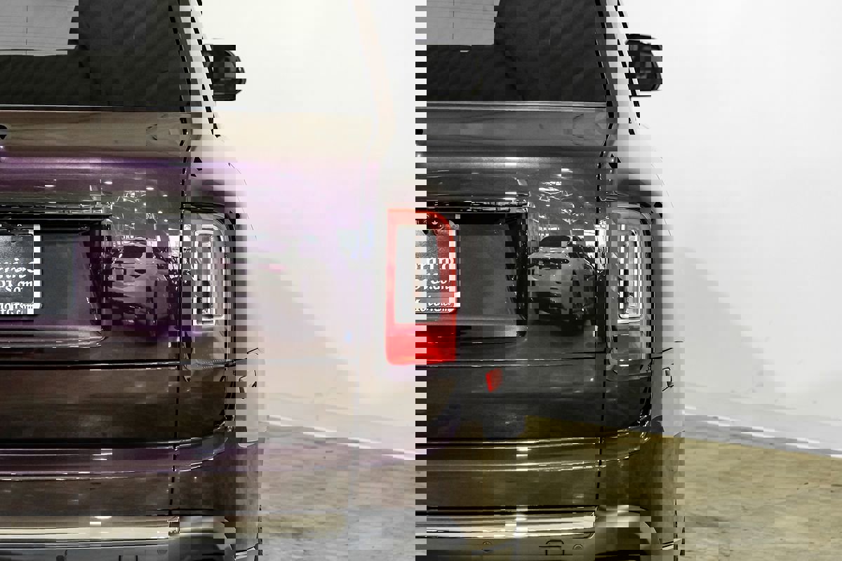 Used 2023 Rolls-Royce Cullinan Black Badge w/ Dark Exterior Package image 59