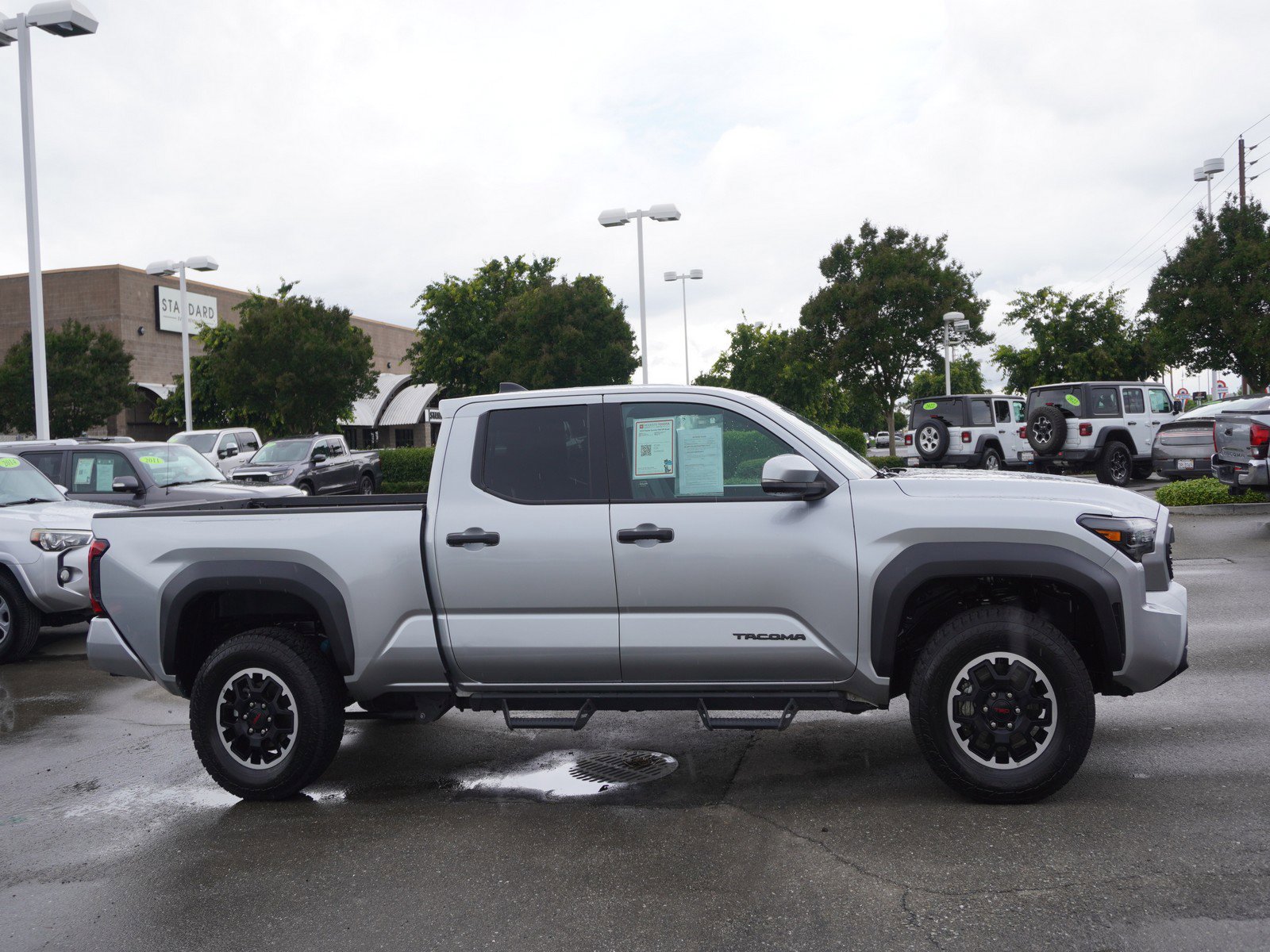 Used 2024 Toyota Tacoma TRD Off-Road w/ TRD Off Road Upgrade Package AWD/4WD image 4