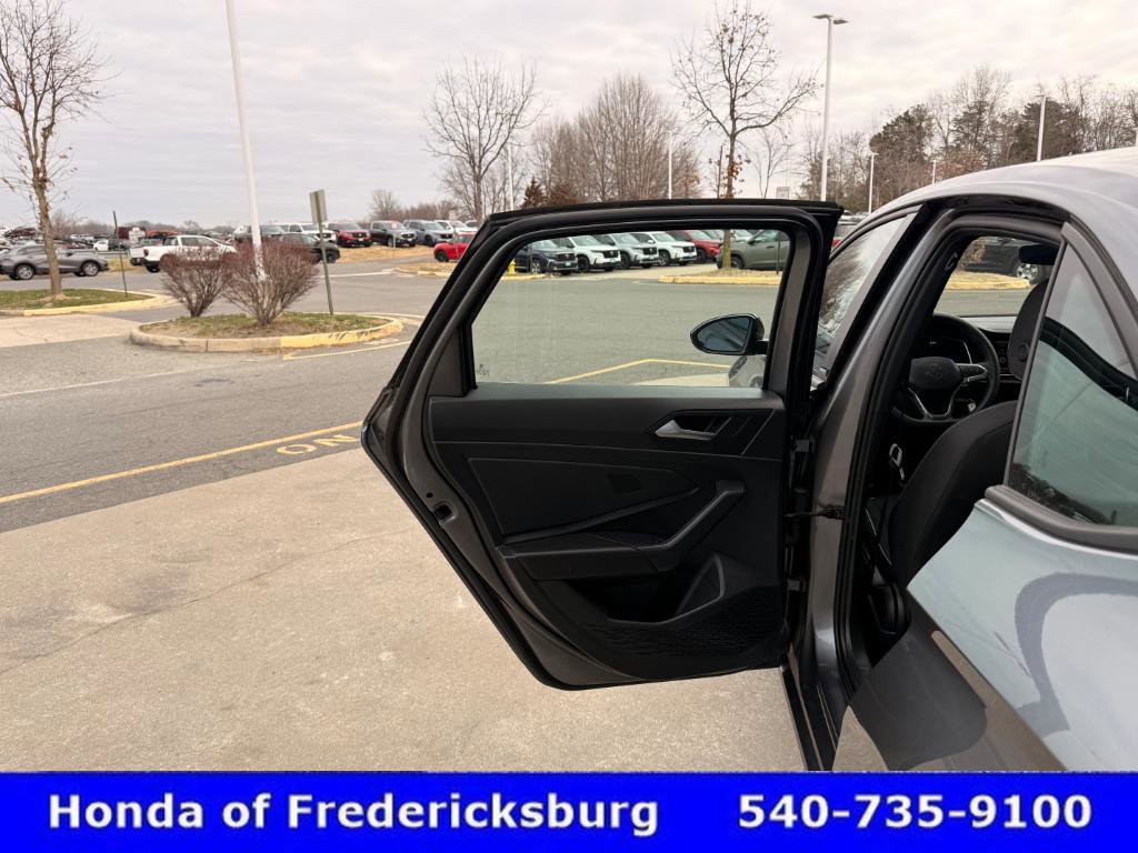 Used 2023 Volkswagen Jetta Sport image 16