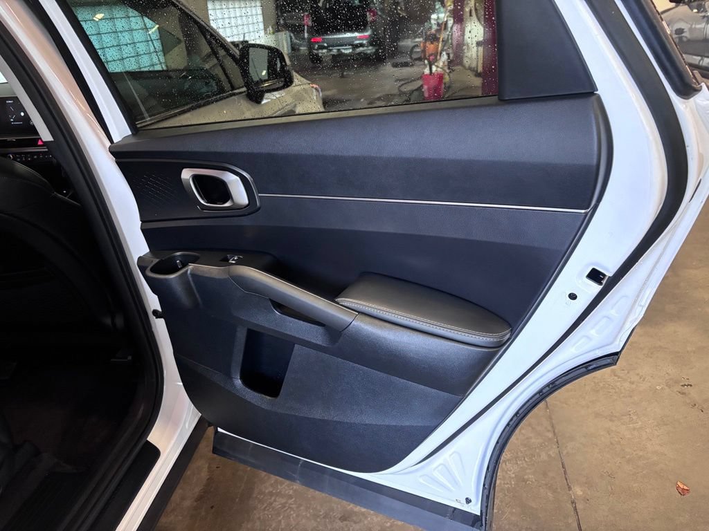 Used 2025 Kia Sorento S AWD/4WD image 31