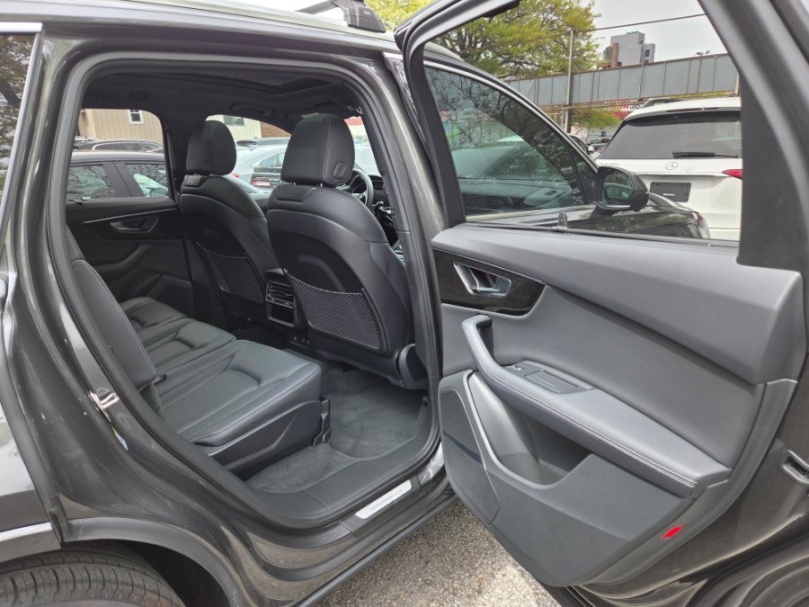 Used 2025 Audi Q7 3.0T Prestige w/ Prestige Package AWD/4WD image 9