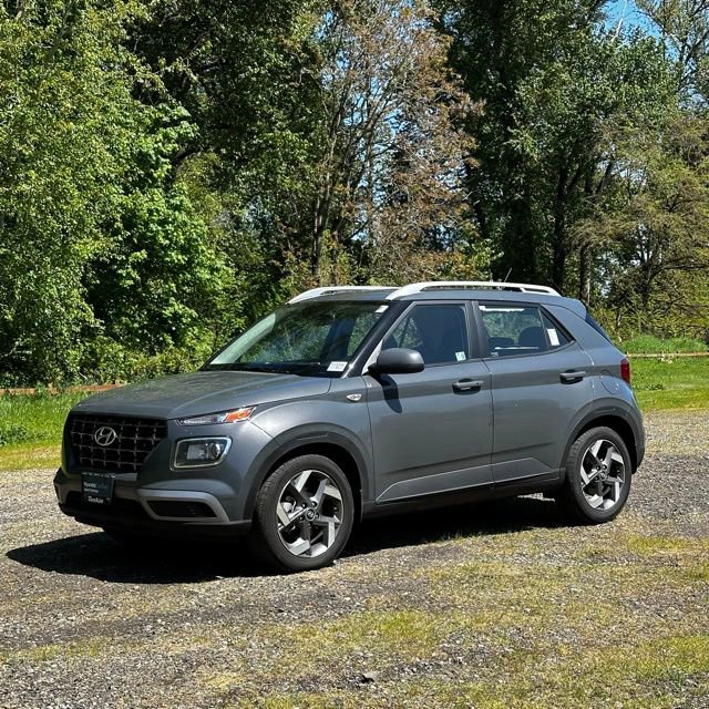 Certified 2025 Hyundai Venue SEL FWD image 5