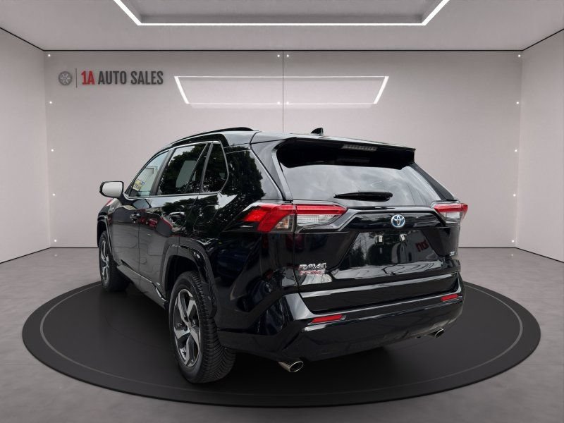 Used 2021 Toyota RAV4 SE AWD/4WD image 3