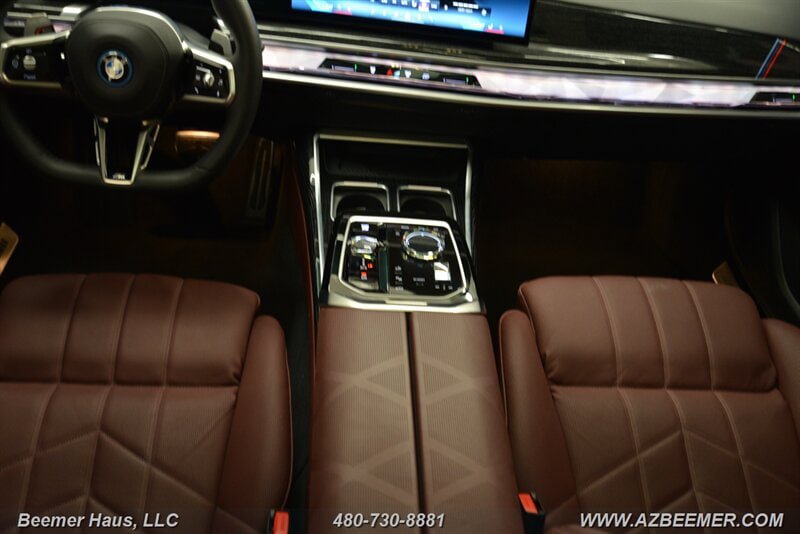Used 2025 BMW 750e xDrive w/ Premium Package AWD/4WD image 31