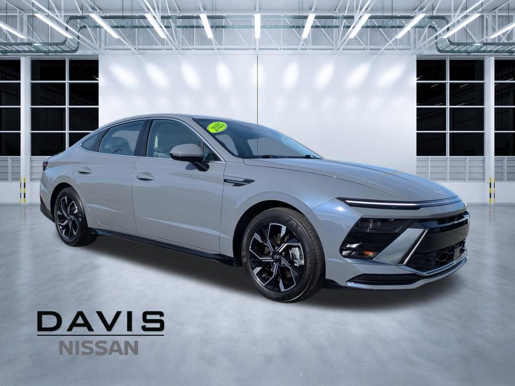 Used 2025 Hyundai Sonata SEL image 1