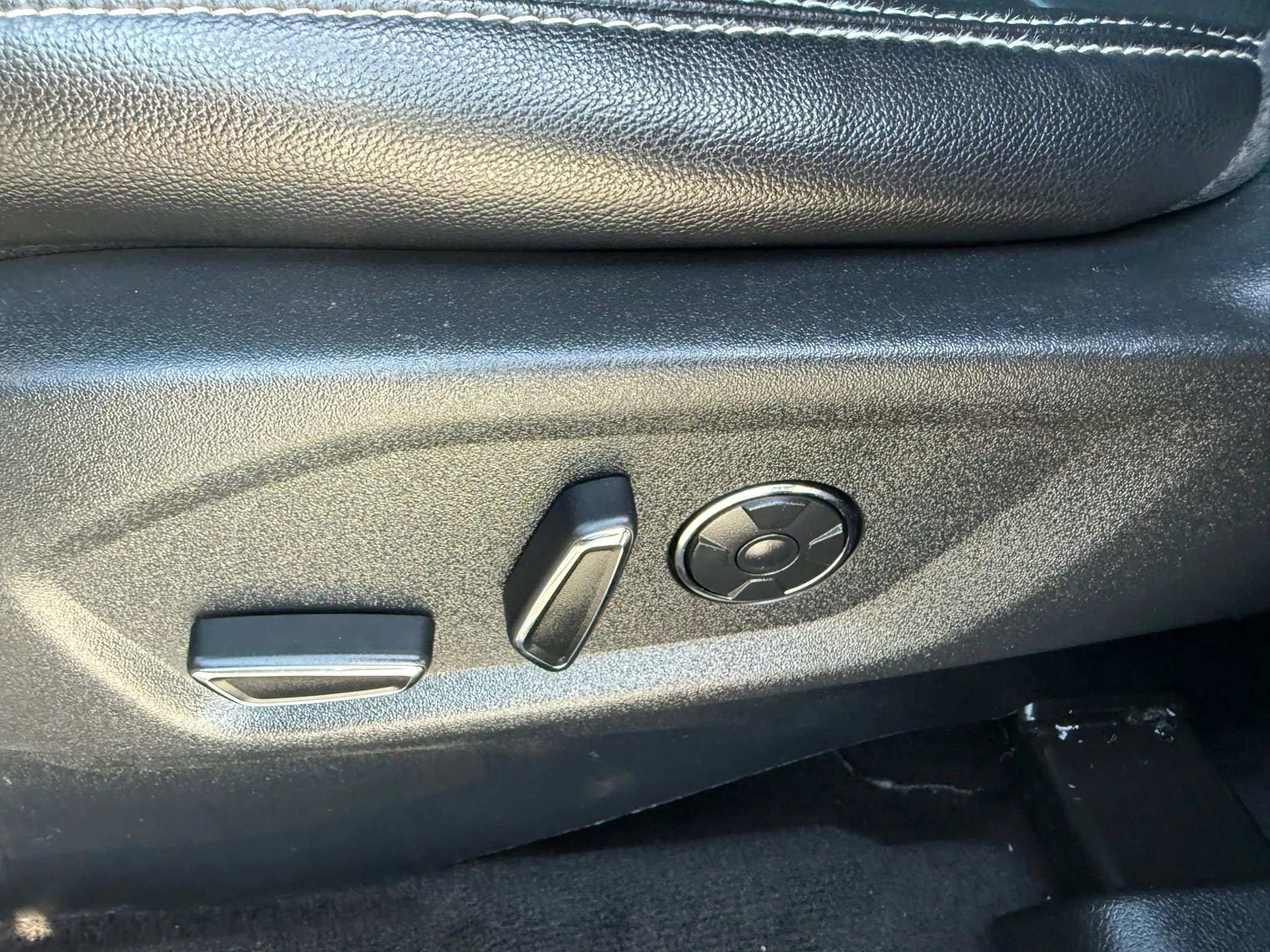 Used 2017 Ford Explorer Limited w/ Equipment Group 301A image 39