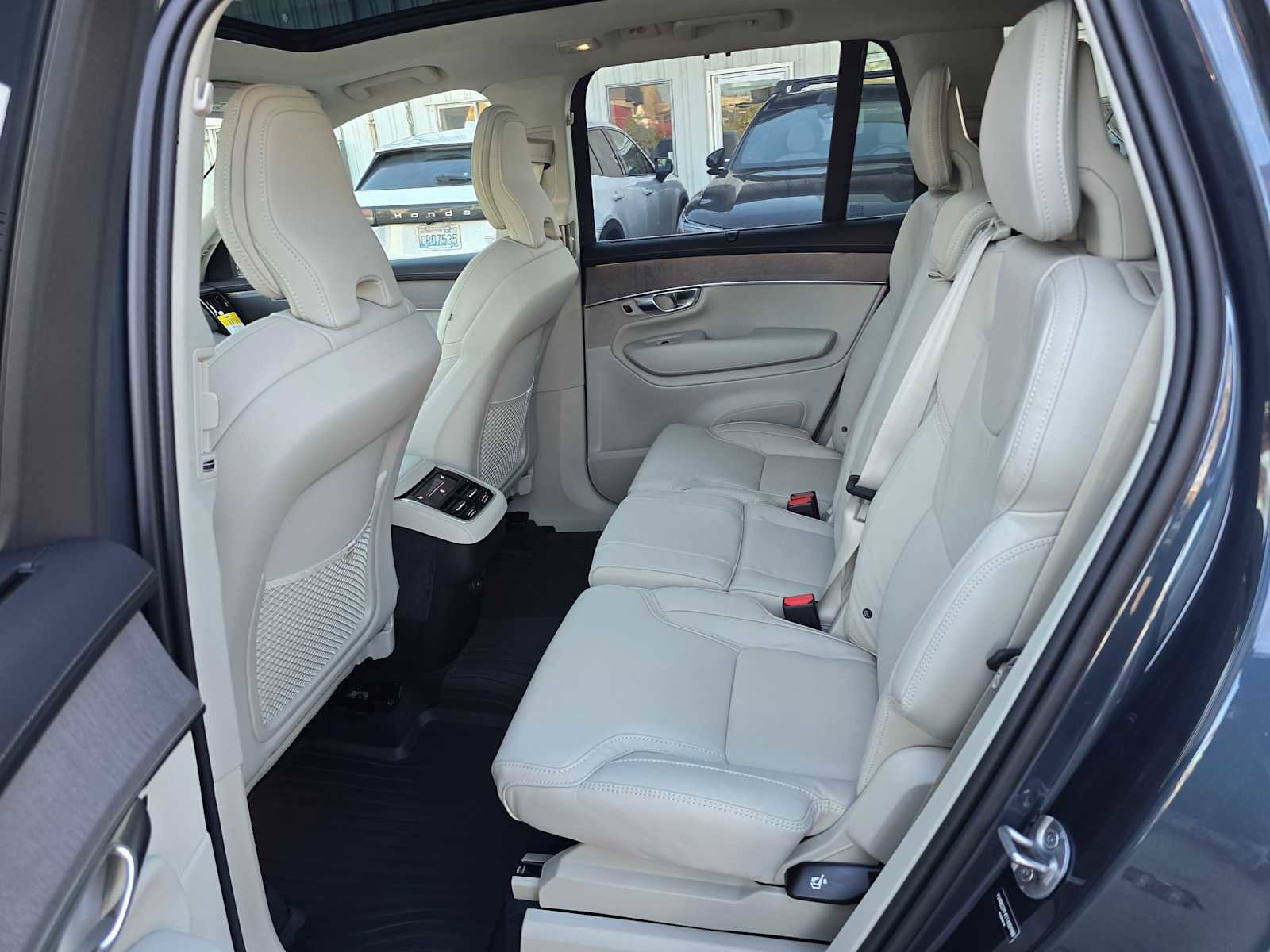 New 2026 Volvo XC90 B6 Ultra w/ Protection Package image 16