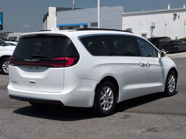 Used 2022 Chrysler Pacifica Touring-L FWD image 5