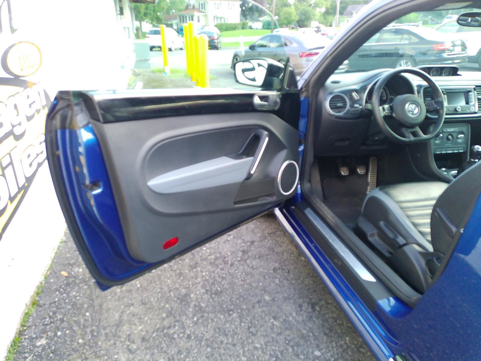 Used 2013 Volkswagen Beetle 2.0T FWD image 24