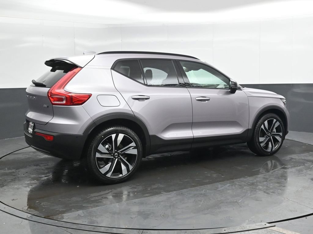 New 2026 Volvo XC40 B5 Ultra w/ Protection Package Premier image 2