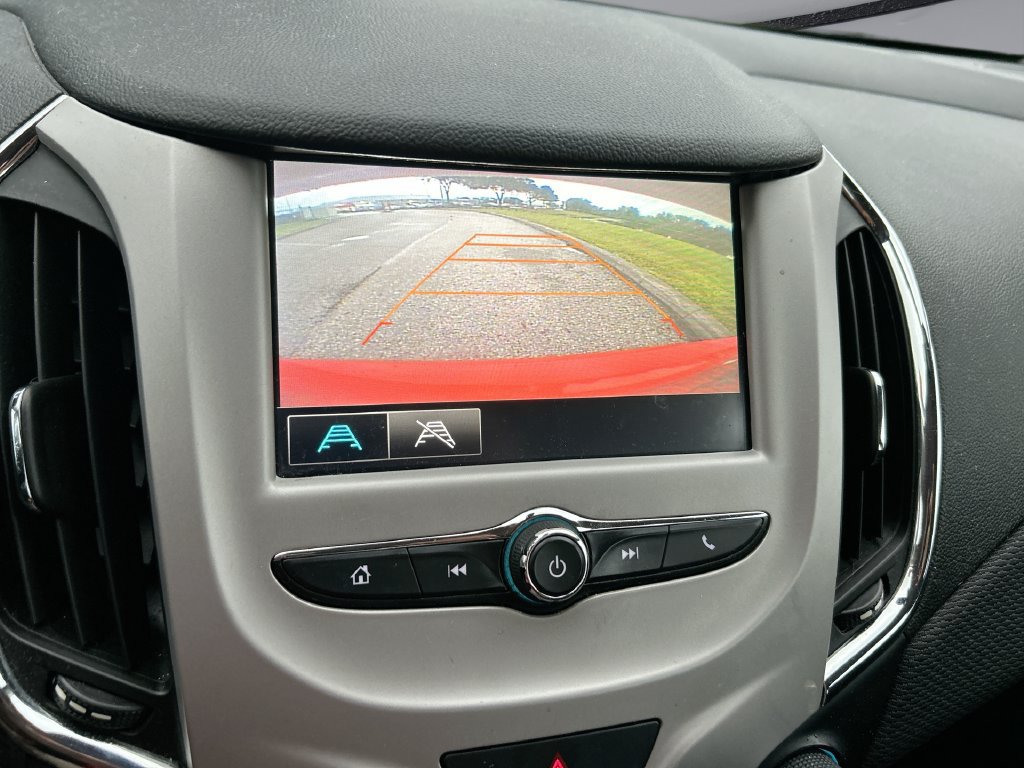 Used 2018 Chevrolet Cruze LS FWD image 18
