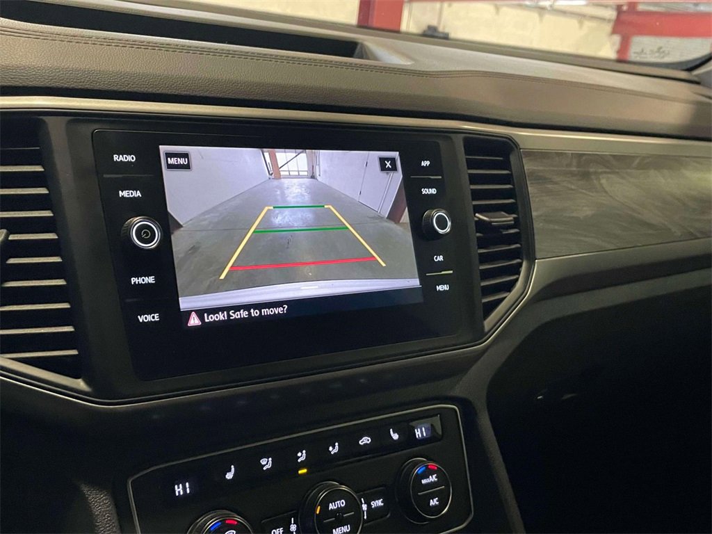 Used 2020 Volkswagen Atlas Cross Sport SE image 27