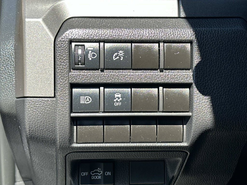 Used 2024 Toyota Tacoma SR5 AWD/4WD image 26