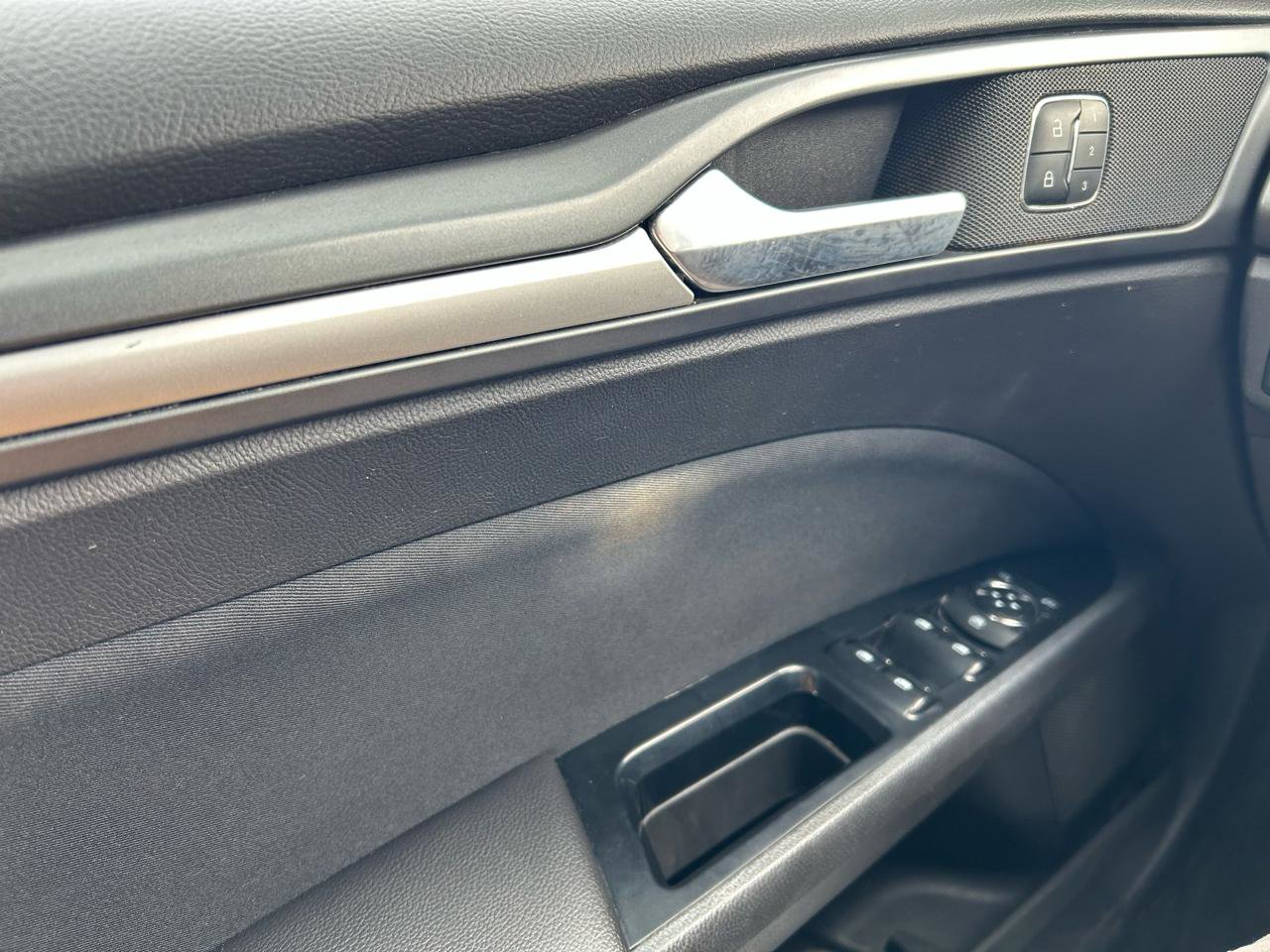 Used 2014 Ford Fusion SE FWD image 26