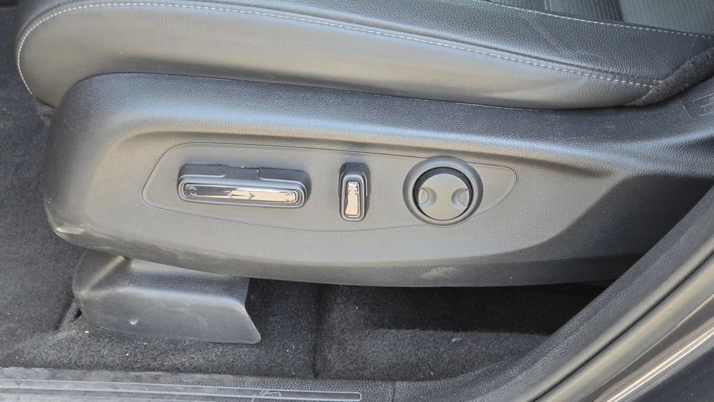 Used 2025 Honda CR-V EX-L image 14