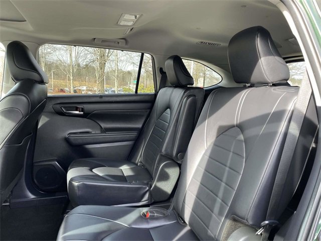 Used 2024 Toyota Highlander XLE image 17