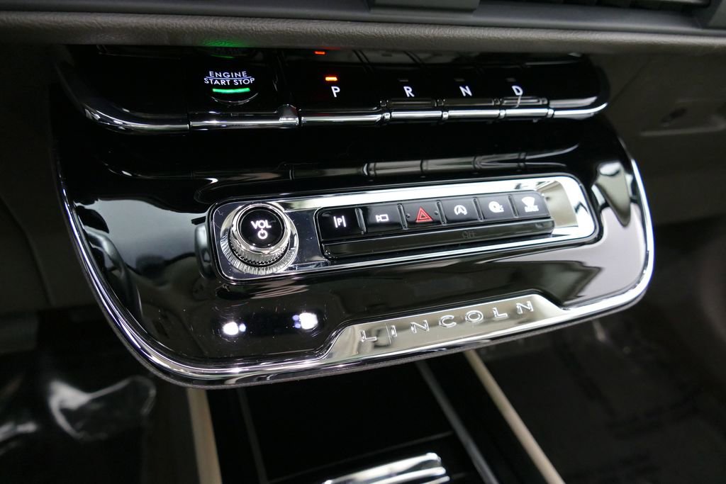Used 2023 Lincoln Corsair AWD w/ Equipment Group 101A image 13