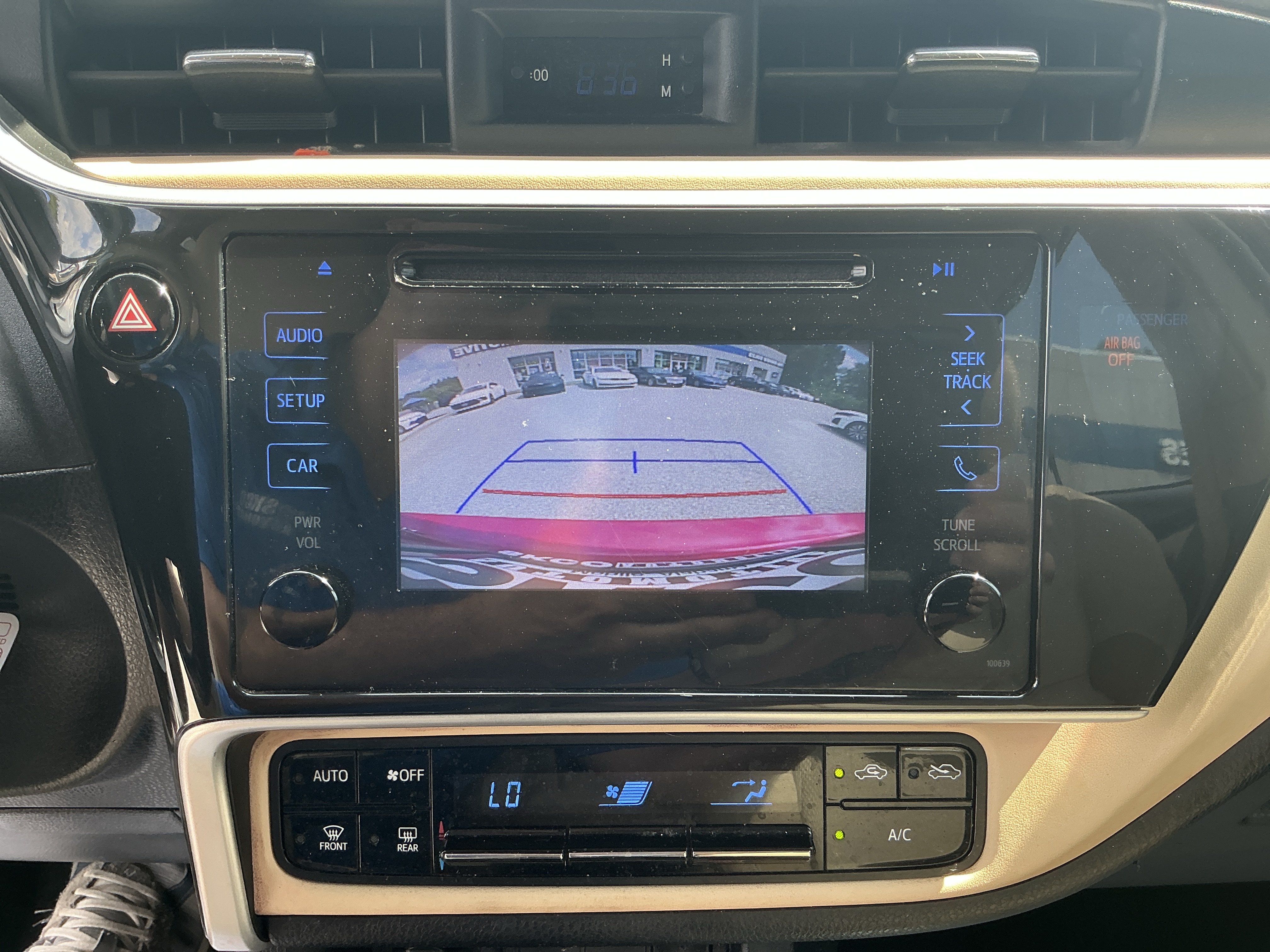 Used 2018 Toyota Corolla LE FWD image 7