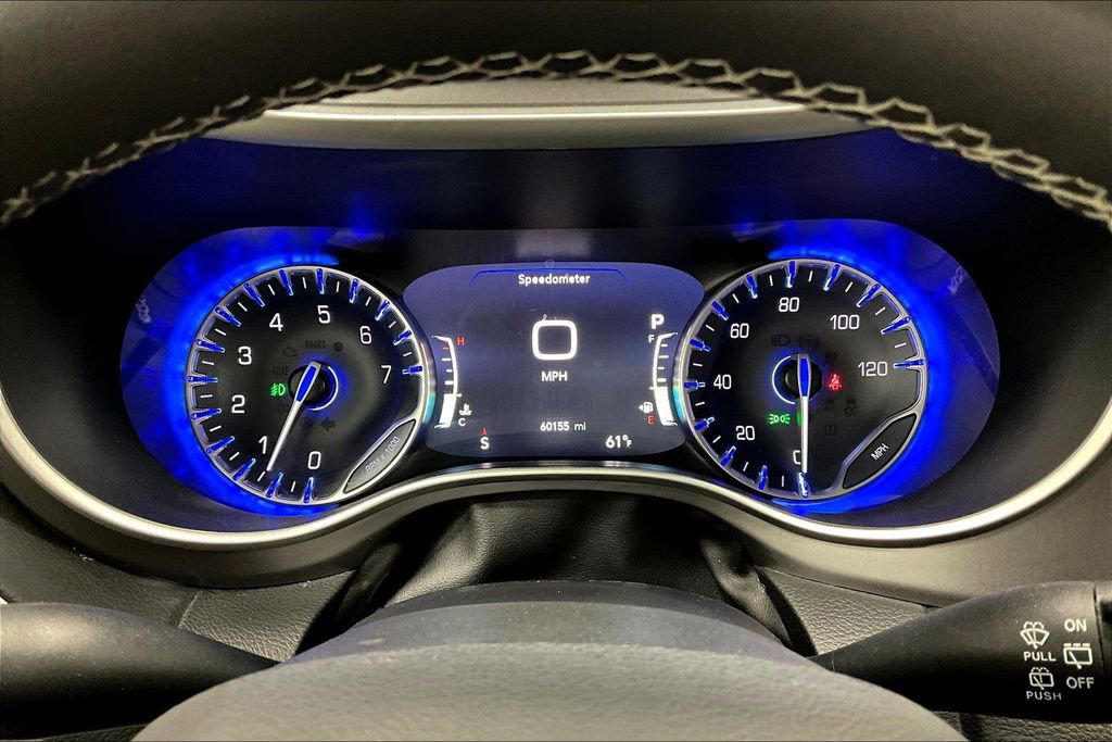 Used 2023 Chrysler Pacifica Touring-L image 25