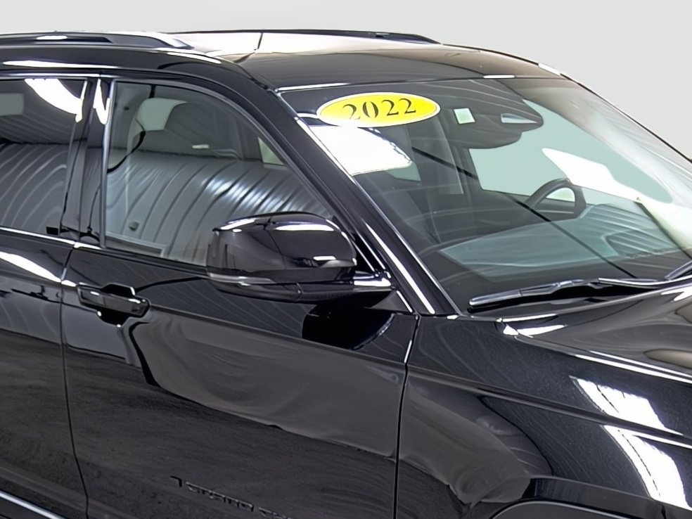 Used 2022 Jeep Grand Cherokee L Limited w/ Black Appearance Package AWD/4WD image 15