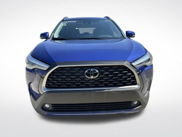 Used 2022 Toyota Corolla Cross XLE w/ Convenience Package AWD/4WD image 8