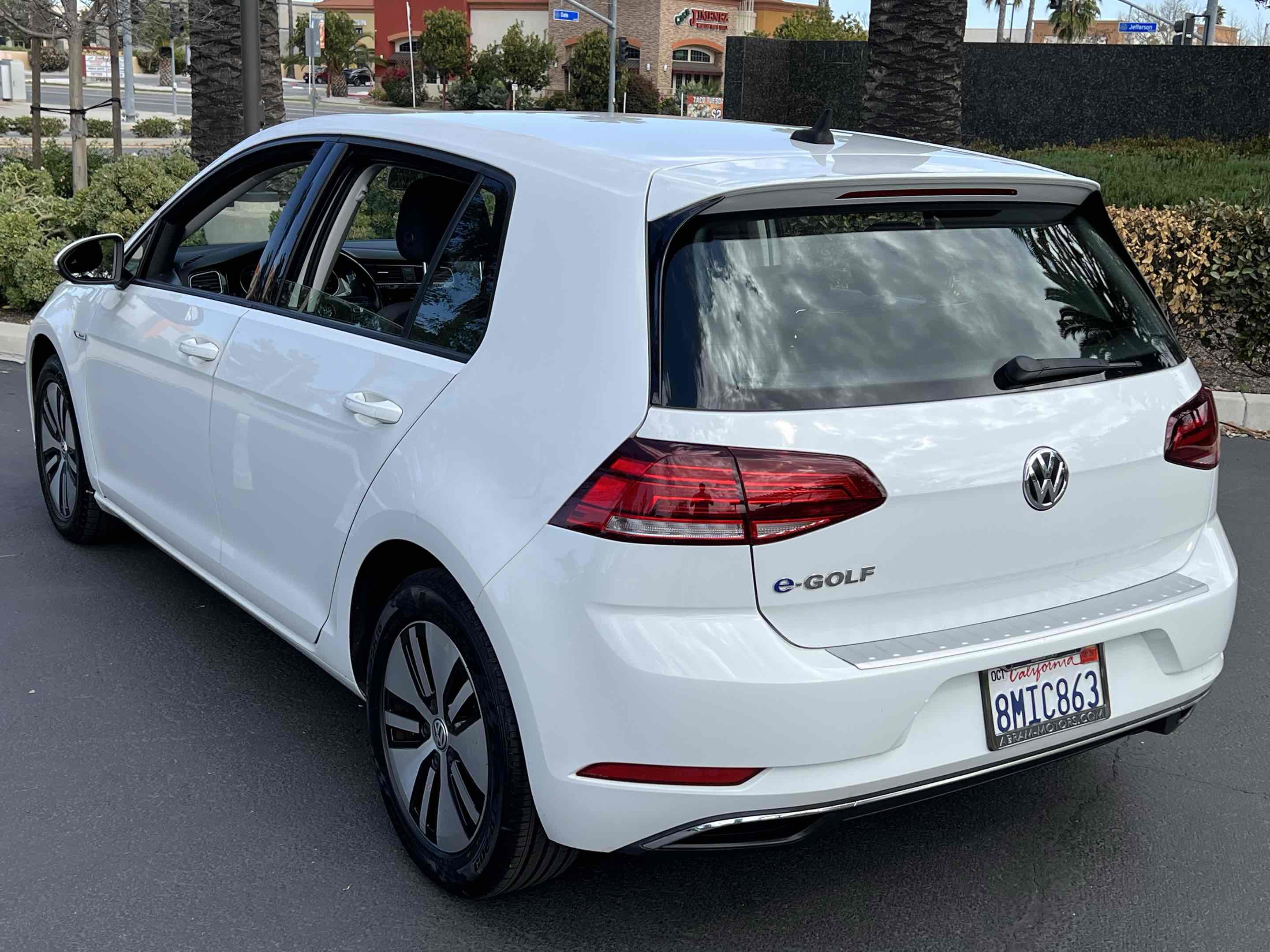 Used 2019 Volkswagen e-Golf SE w/ Driver Assistance Package image 2