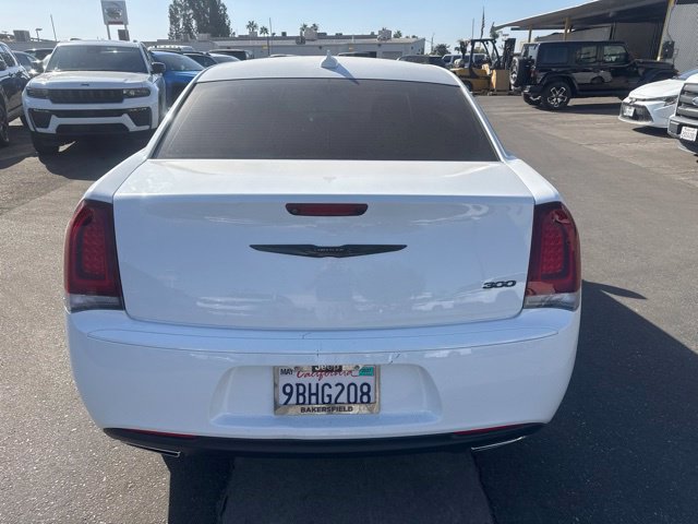 Used 2022 Chrysler 300 Touring w/ Sport Appearance Package RWD image 4