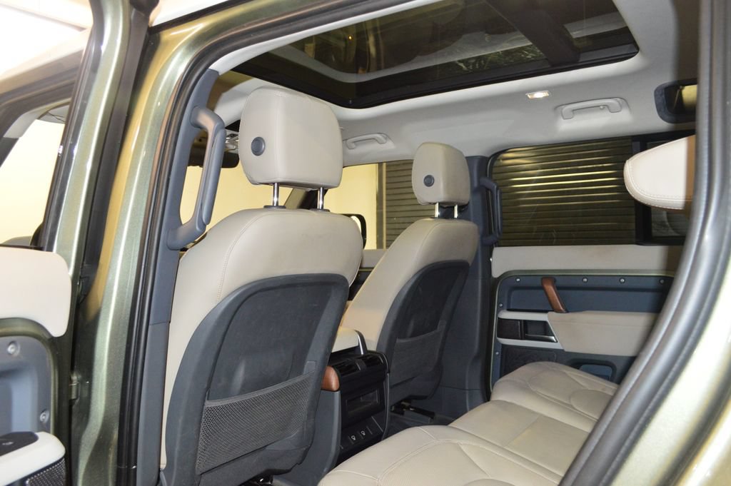Used 2023 Land Rover Defender 110 SE AWD/4WD image 30