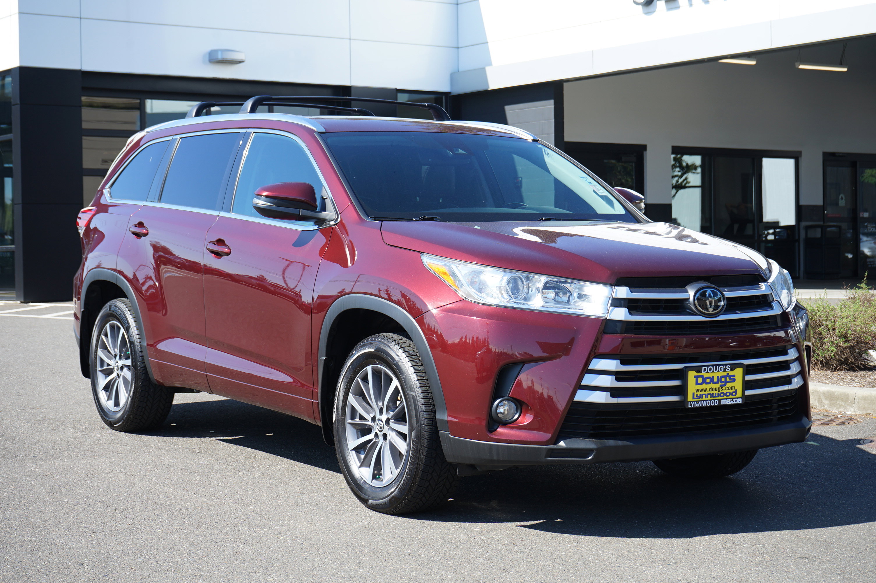 Used 2017 Toyota Highlander XLE AWD/4WD image 1